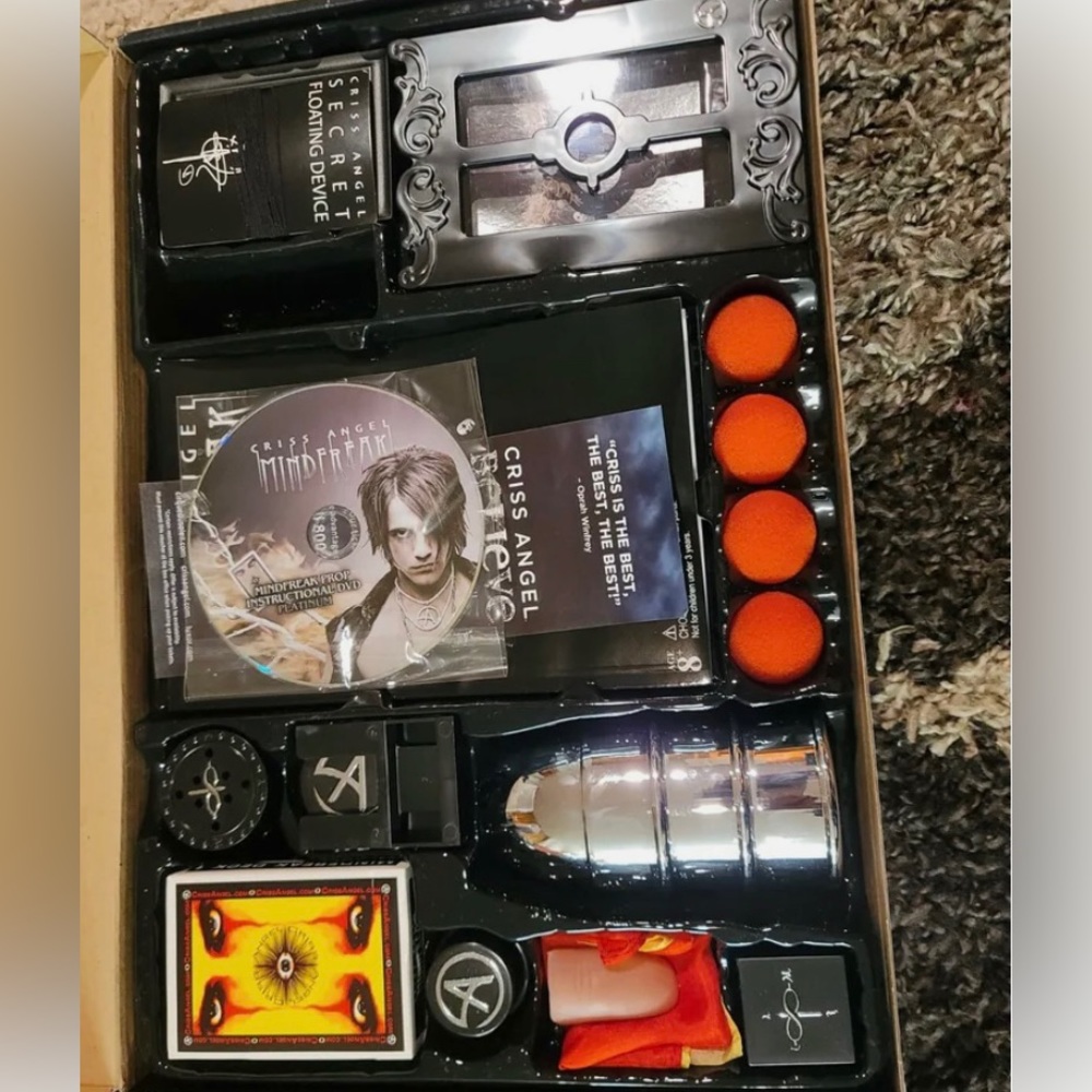 52 Piece Microscope Set and Criss Angel Ultimate Magic Kit - Picture 5 of 6